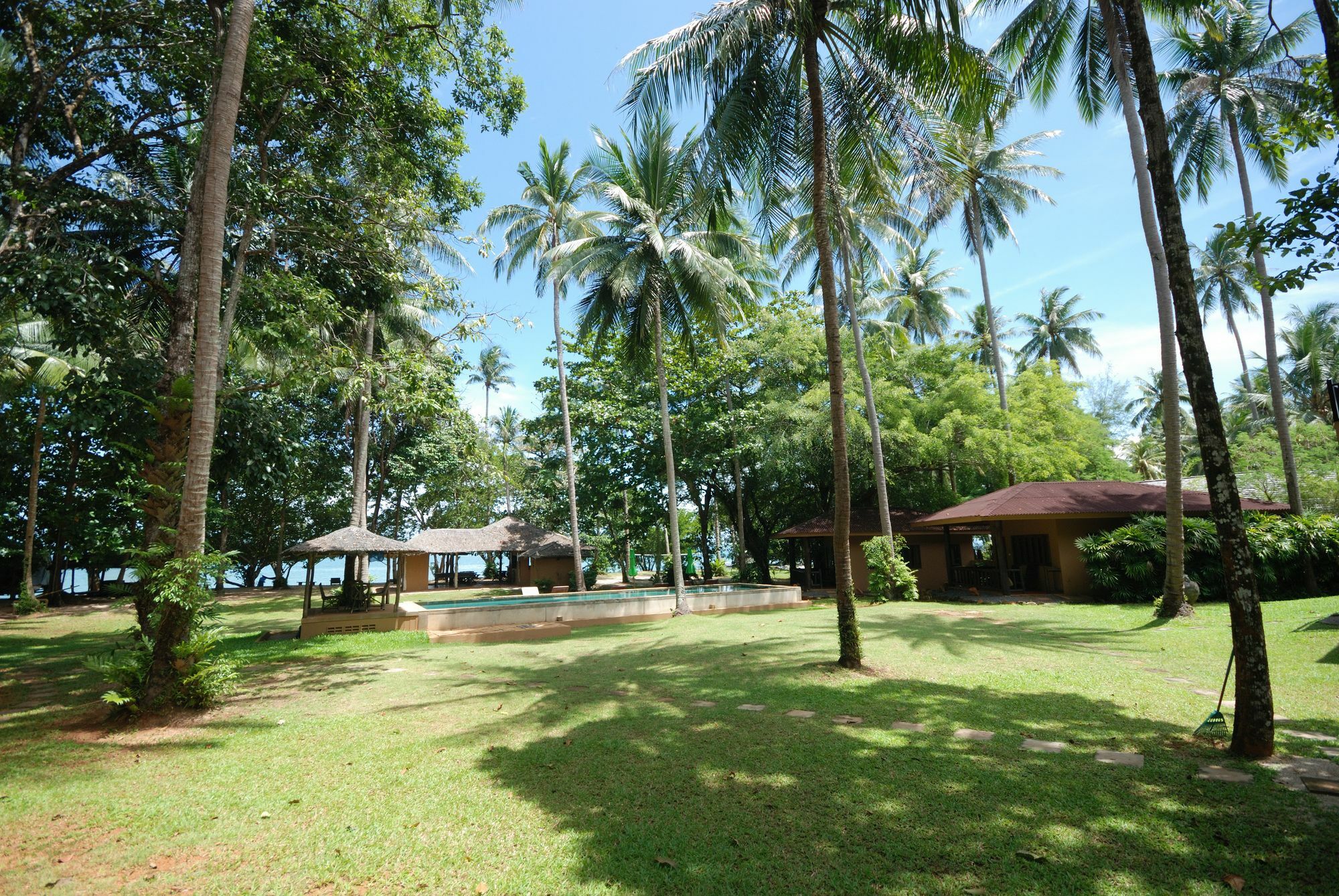 Melina Beach Front Bungalows Tha Lane Bay Exterior photo