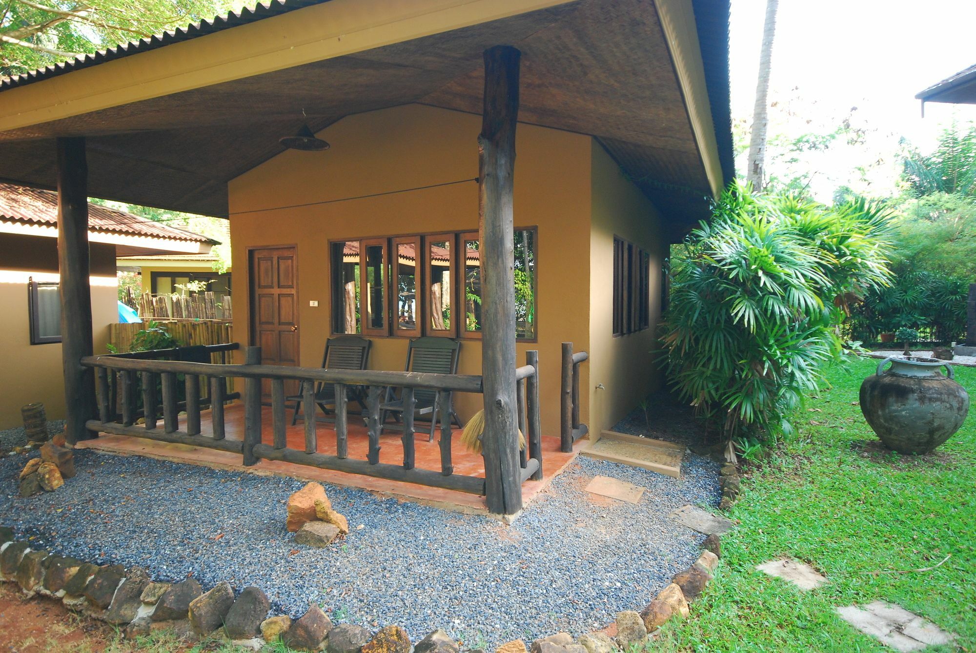 Melina Beach Front Bungalows Tha Lane Bay Exterior photo